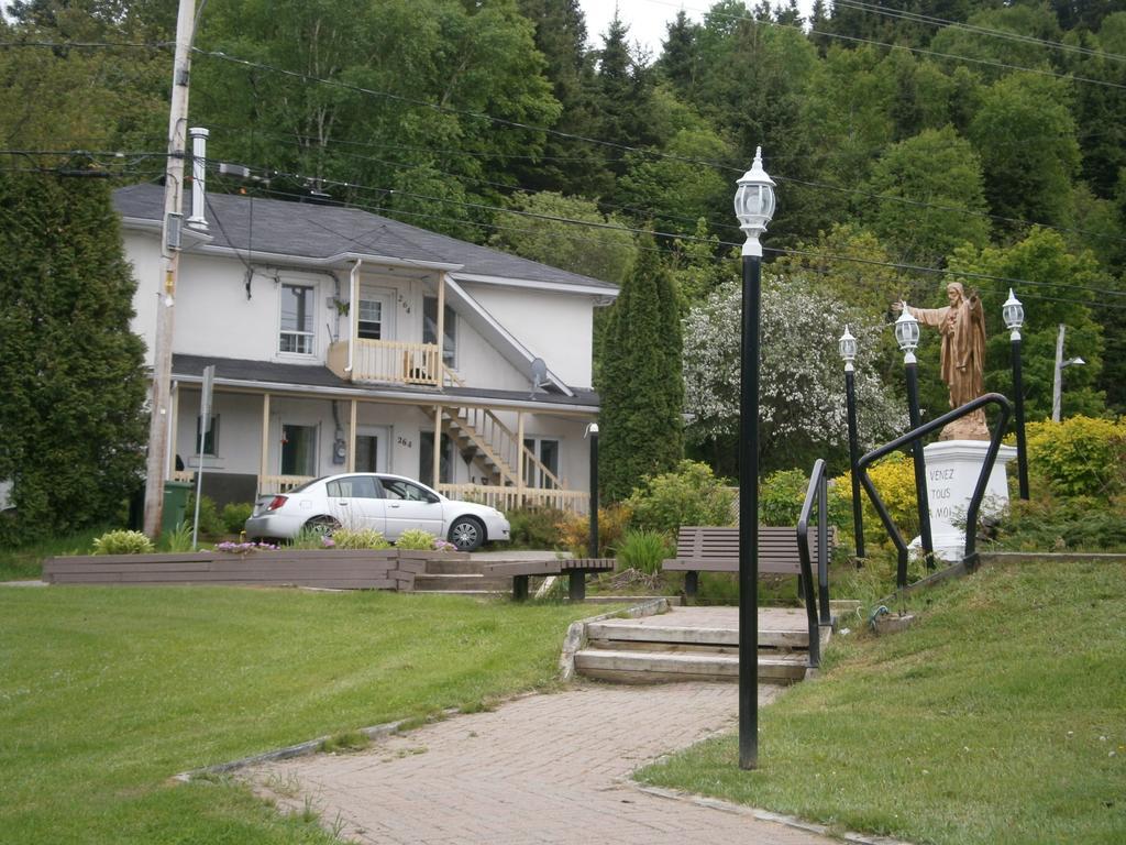 Sous Le Clocher De L'Anse Zewnętrze zdjęcie